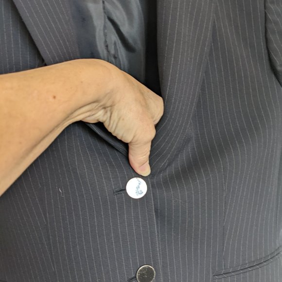 Tahari Navy/Charcoal PIN STRIPED (short) Skirt Suit  Vintage-y, EUC | 10 - Picture 3 of 16